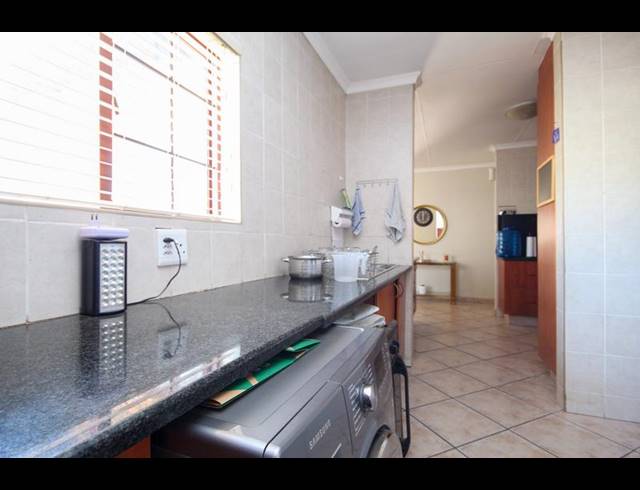 3 BEDROOM TOWNHOUSE FOR SALE IN THATCHFIELD